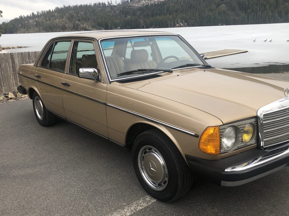1981 Mercedes-Benz W123 Sedan - Image 20 of 31