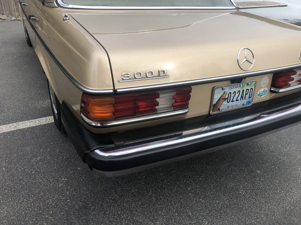 1981 Mercedes-Benz W123 Sedan - Image 24 of 31