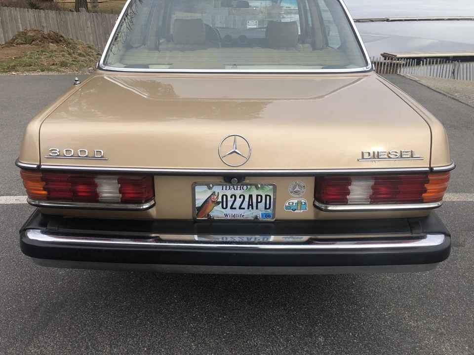 1981 Mercedes-Benz W123 Sedan - Image 25 of 31