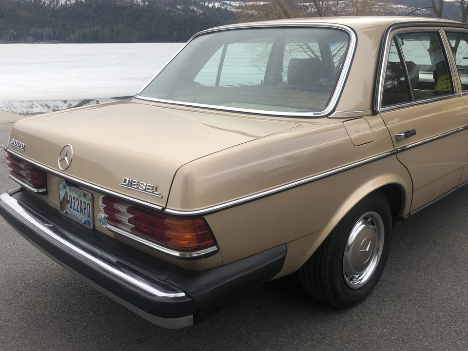 1981 Mercedes-Benz W123 Sedan - Image 27 of 31
