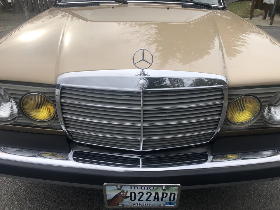 1981 Mercedes-Benz W123 Sedan - Image 22 of 31