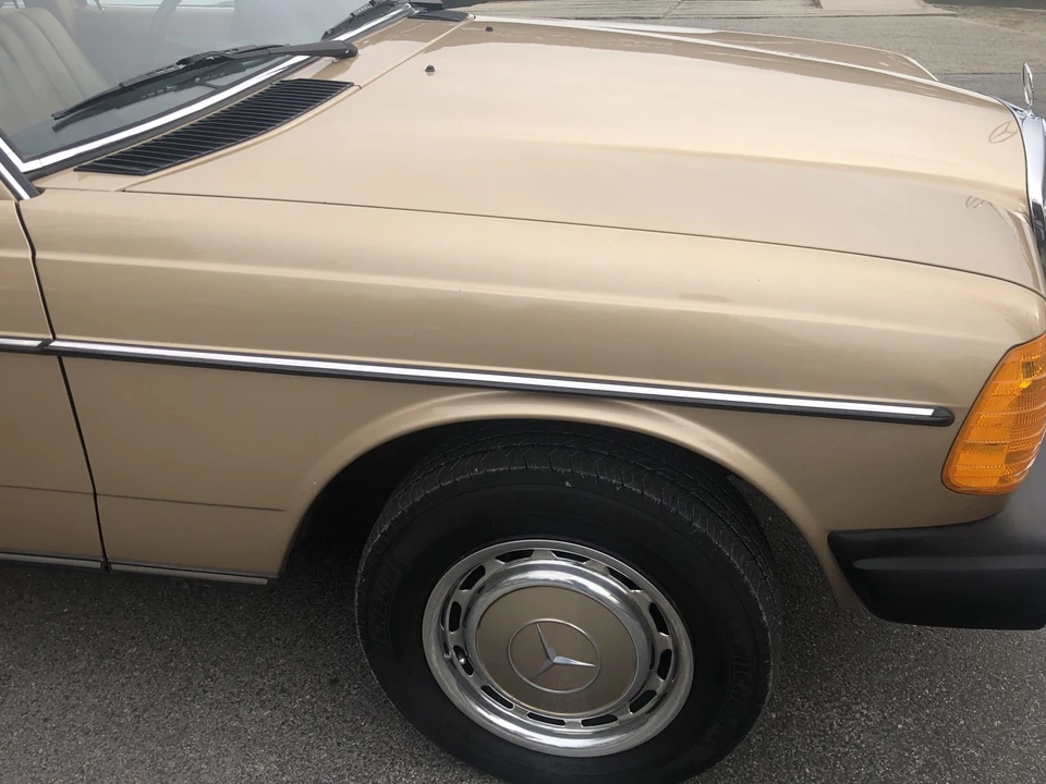 1981 Mercedes-Benz W123 Sedan - Image 31 of 31