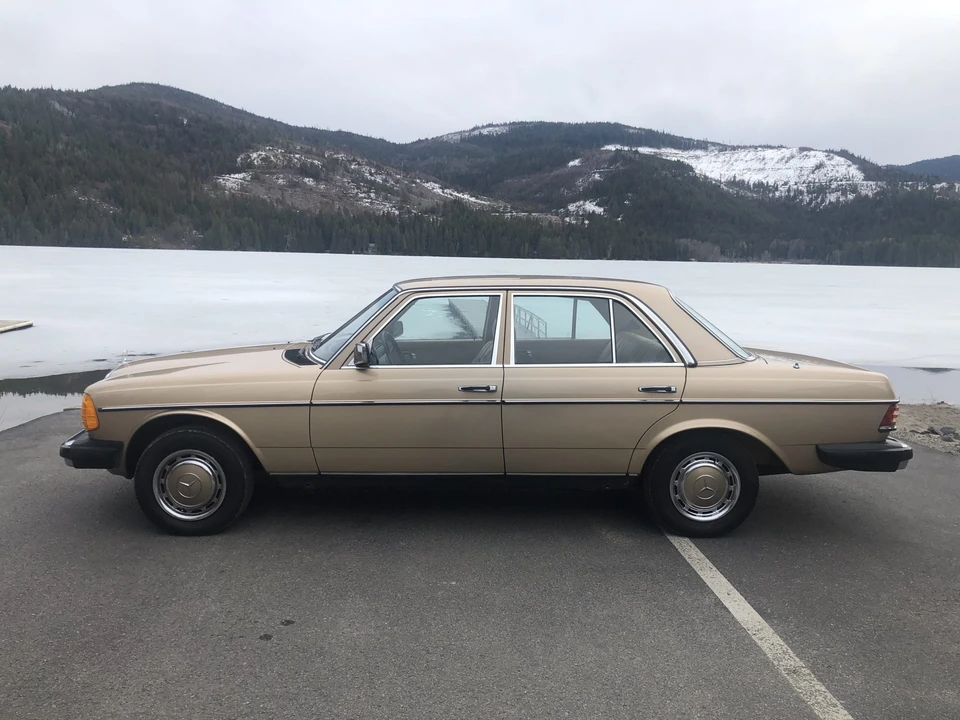 1981 Mercedes-Benz W123 Sedan - Image 11 of 31