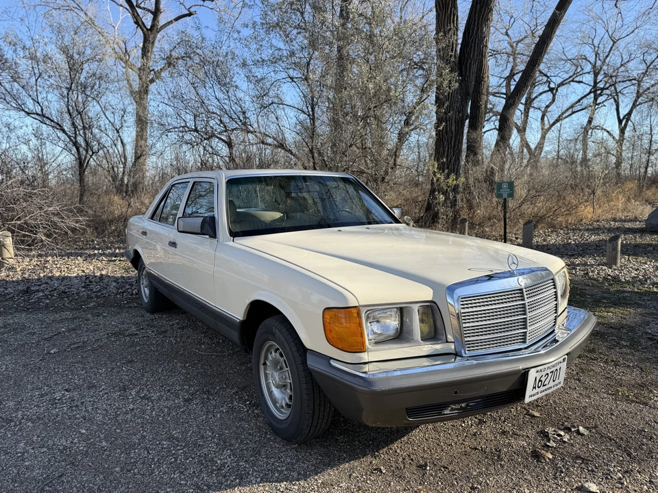 1981 Mercedes-Benz W126 S-Class Sedan - Image 4 of 31