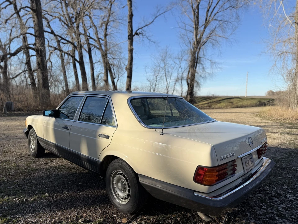 1981 Mercedes-Benz W126 S-Class Sedan - Image 10 of 31