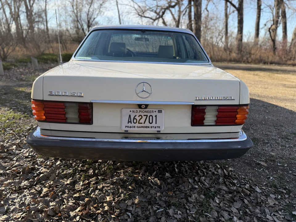 1981 Mercedes-Benz W126 S-Class Sedan - Image 8 of 31