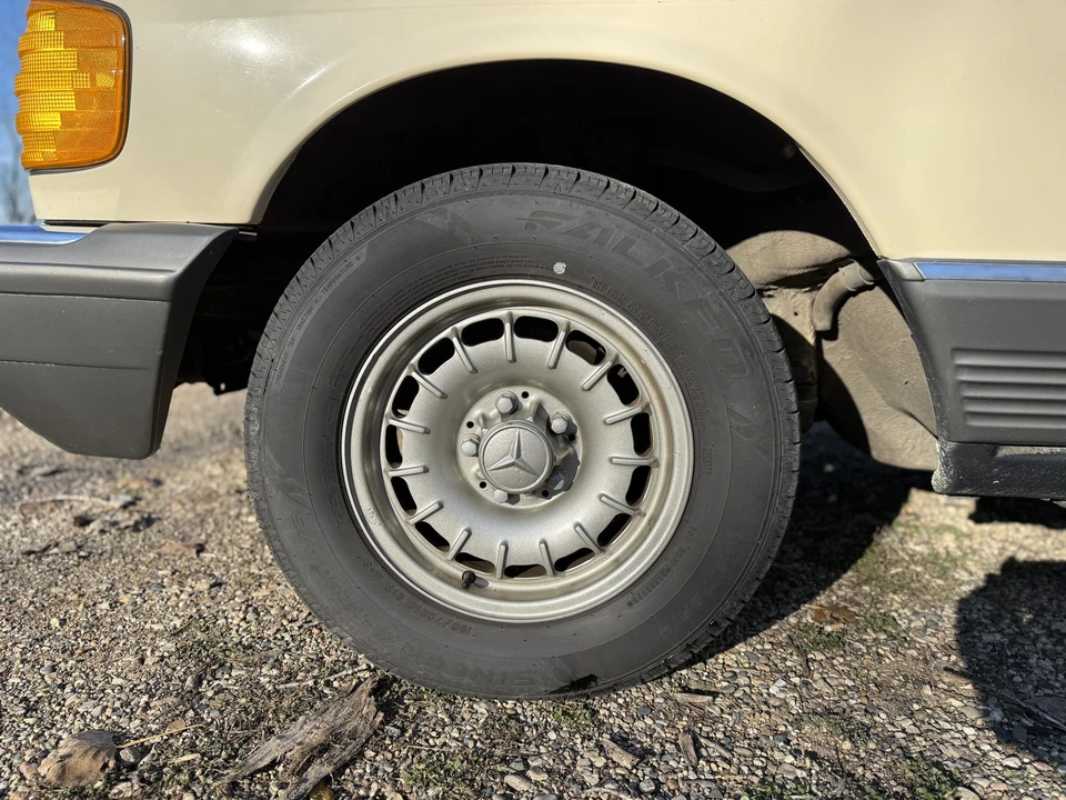 1981 Mercedes-Benz W126 S-Class Sedan - Image 20 of 31