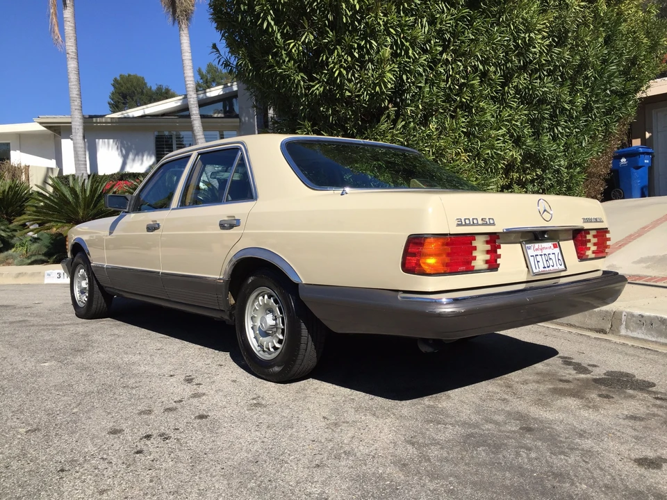 1981 Mercedes-Benz W126 S-Class Sedan - Image 4 of 31