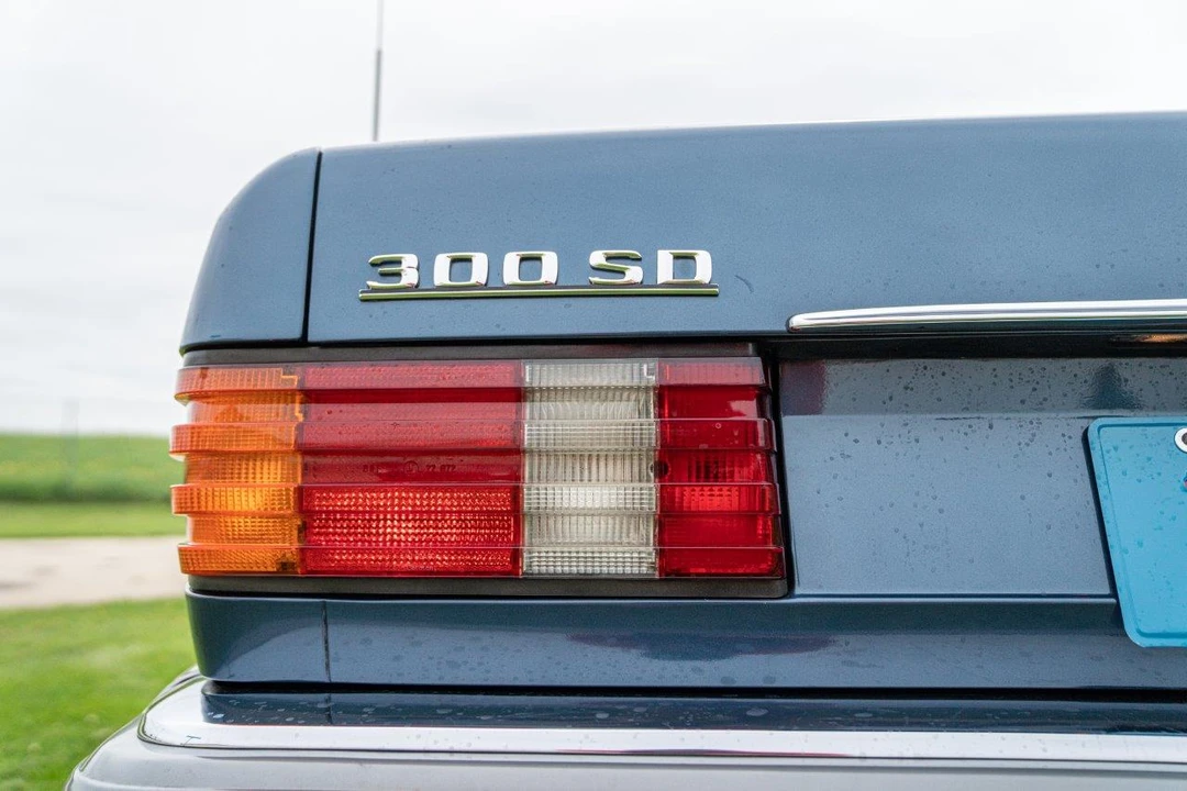 1981 Mercedes-Benz W126 S-Class Sedan - Image 17 of 31
