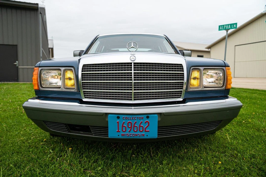 1981 Mercedes-Benz W126 S-Class Sedan - Image 4 of 31