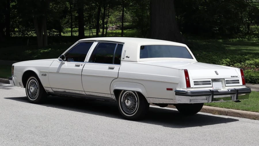 1981 Oldsmobile 98 - Image 3 of 31