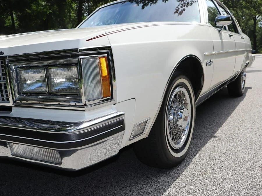 1981 Oldsmobile 98 - Image 5 of 31