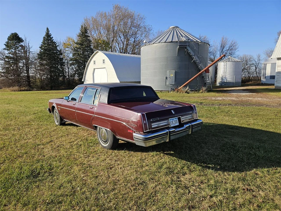1981 Oldsmobile 98 - Image 3 of 5