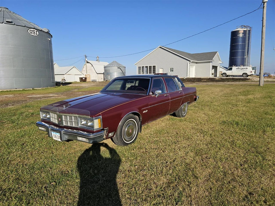 1981 Oldsmobile 98 - Image 2 of 5
