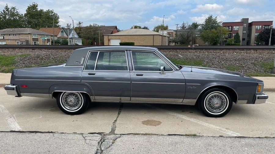 1981 Oldsmobile 98 - Image 2 of 14