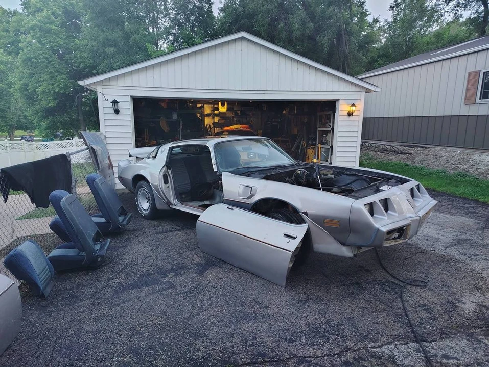 1981 Pontiac Firebird Trans Am 2nd Gen - Image 2 of 2