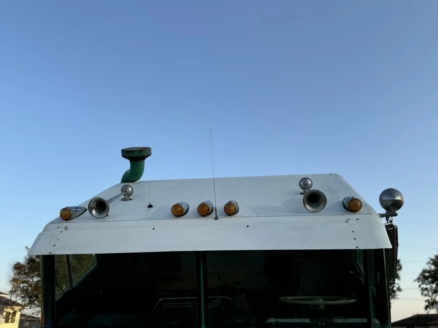 1981 Peterbilt - Image 12 of 29