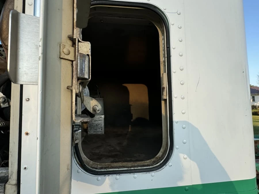 1981 Peterbilt - Image 23 of 29