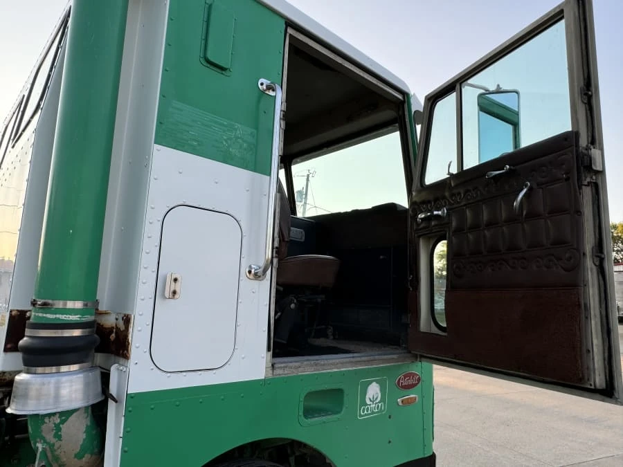 1981 Peterbilt - Image 21 of 29