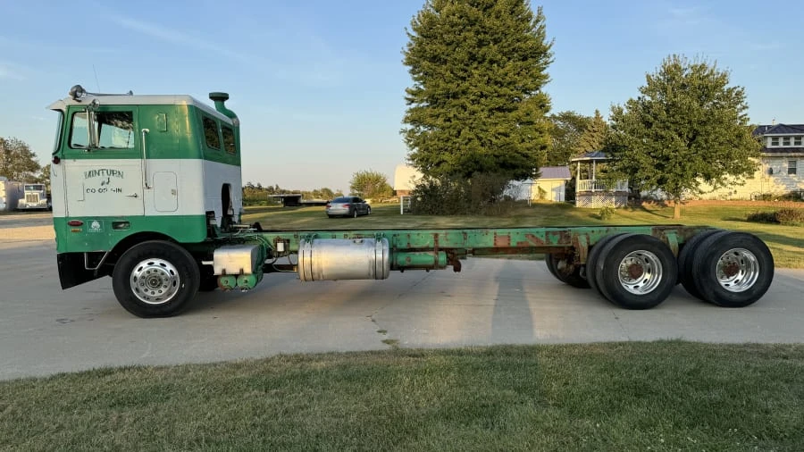 1981 Peterbilt - Image 2 of 29