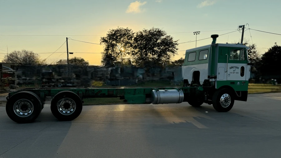 1981 Peterbilt - Image 4 of 29