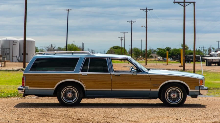 1981 Pontiac Safari - Image 8 of 14