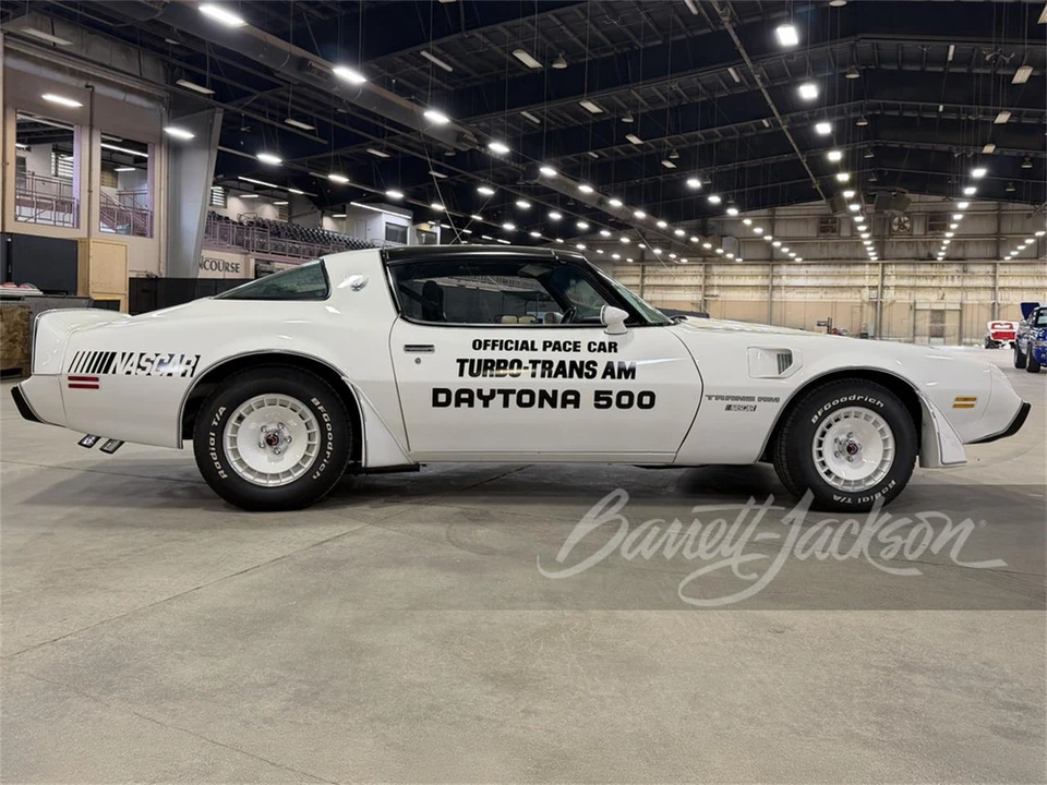 1981 Pontiac Firebird 2nd Gen - Image 2 of 5
