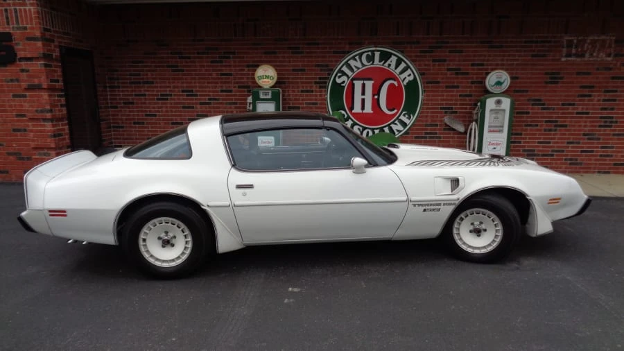 1981 Pontiac Firebird Trans Am 2nd Gen - Image 2 of 8