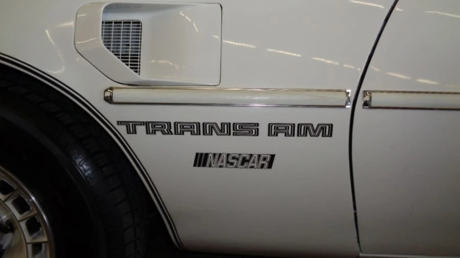 1981 Pontiac Firebird Trans Am 2nd Gen - Image 6 of 8