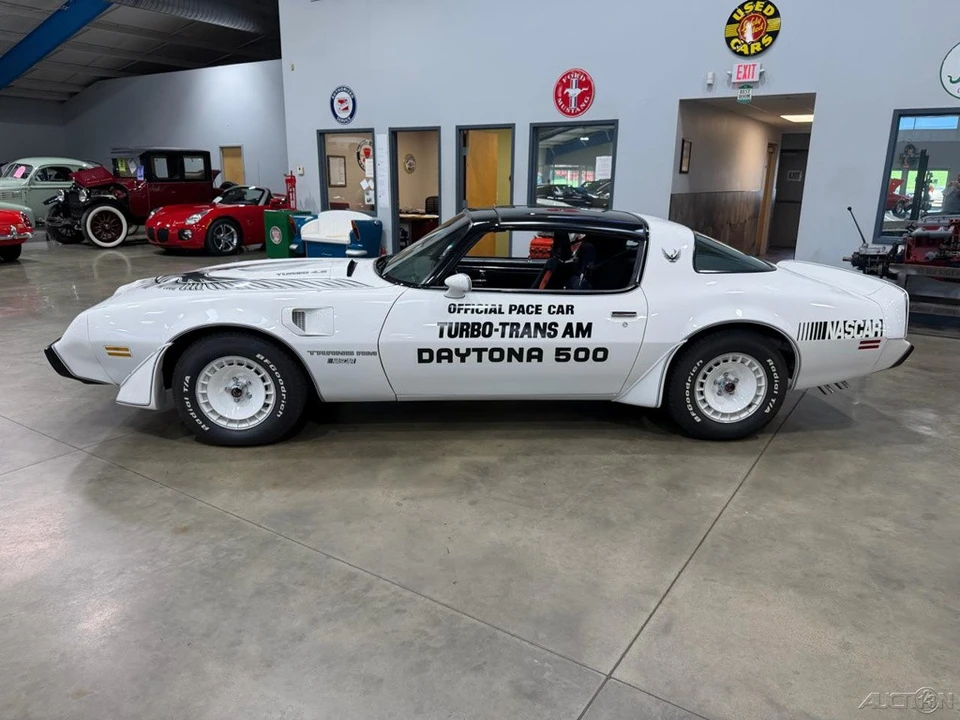 1981 Pontiac Firebird Trans Am 2nd Gen - Image 2 of 24