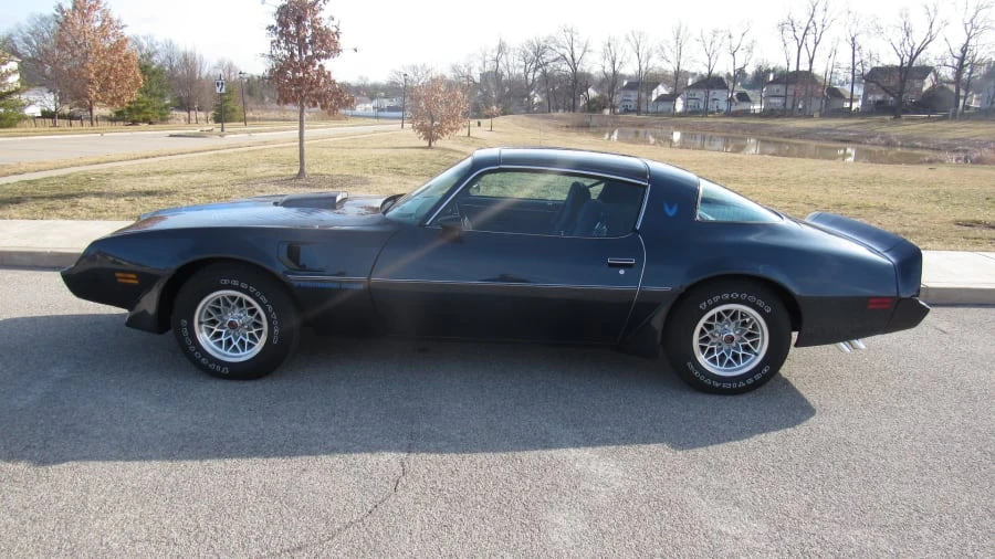 1981 Pontiac Firebird Trans Am 2nd Gen - Image 2 of 8