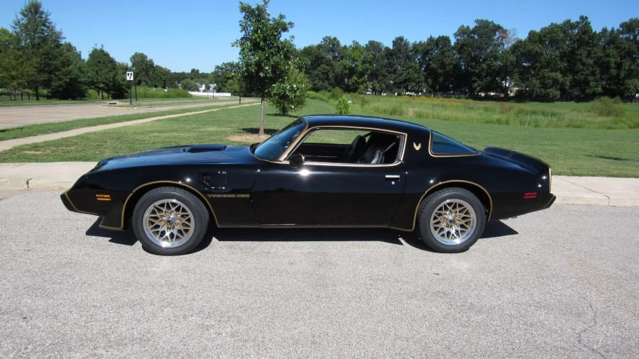 1981 Pontiac Firebird Trans Am 2nd Gen - Image 2 of 7