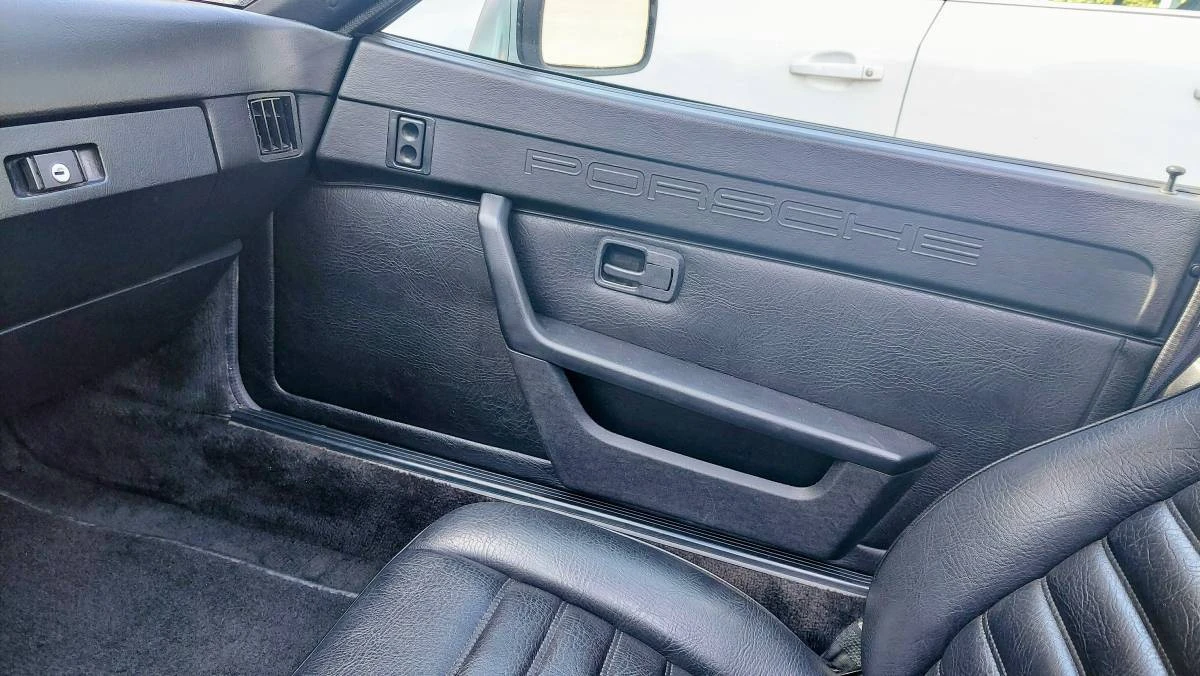 1981 Porsche 924 - Image 3 of 11