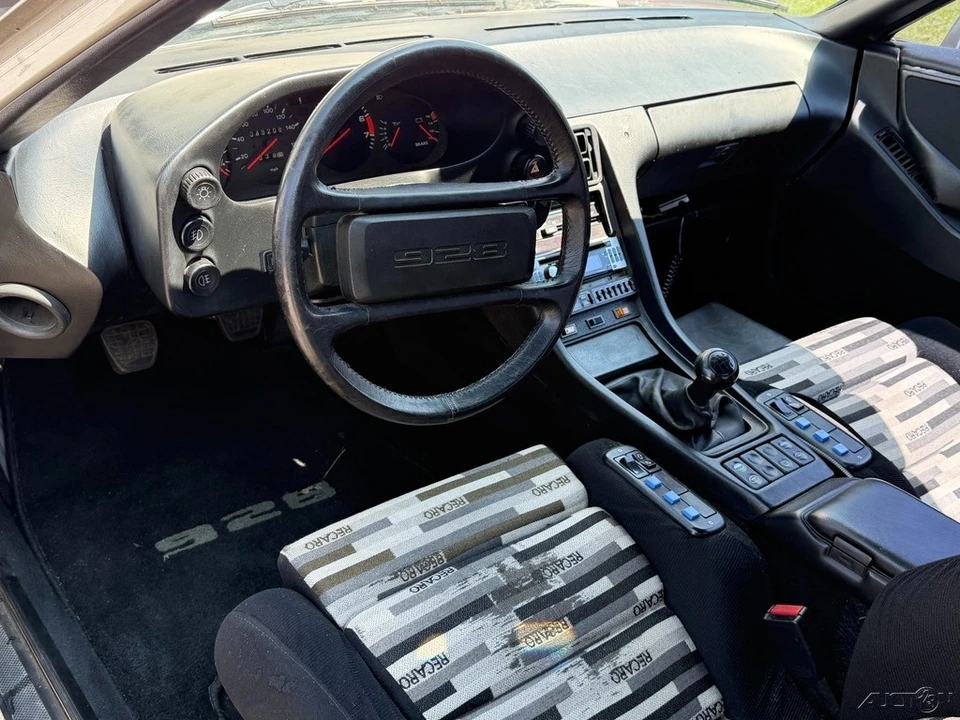 1981 Porsche 928 - Image 12 of 31