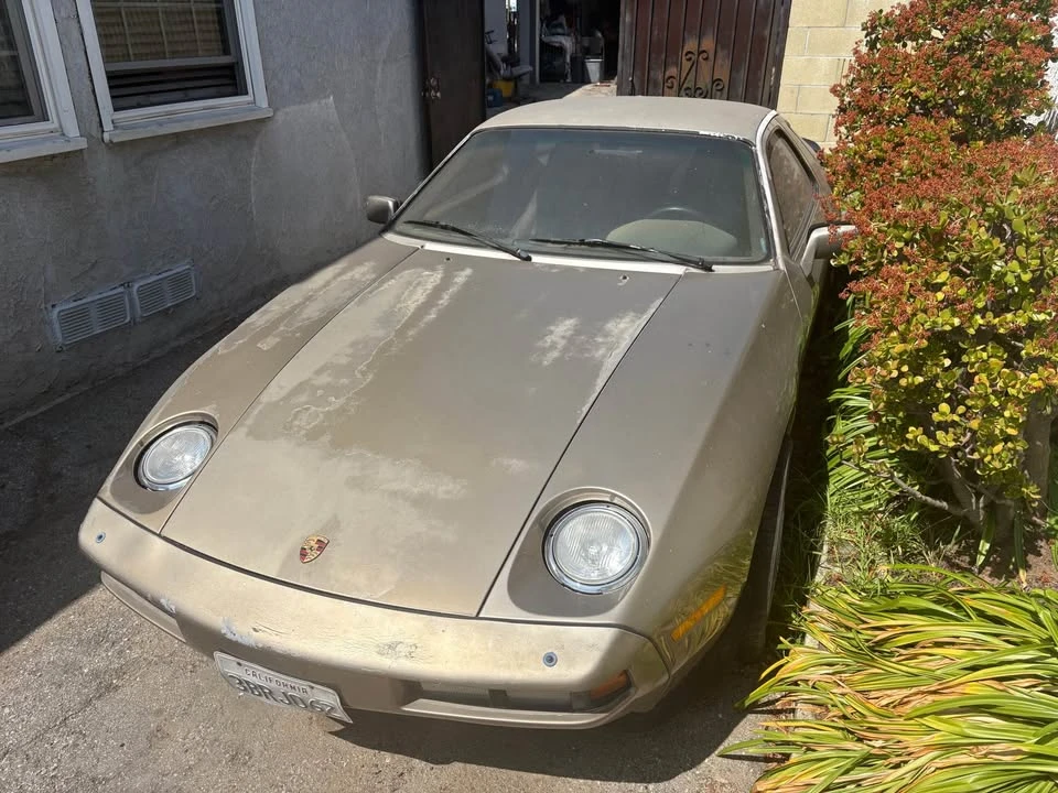 1981 Porsche 928 - Image 2 of 3