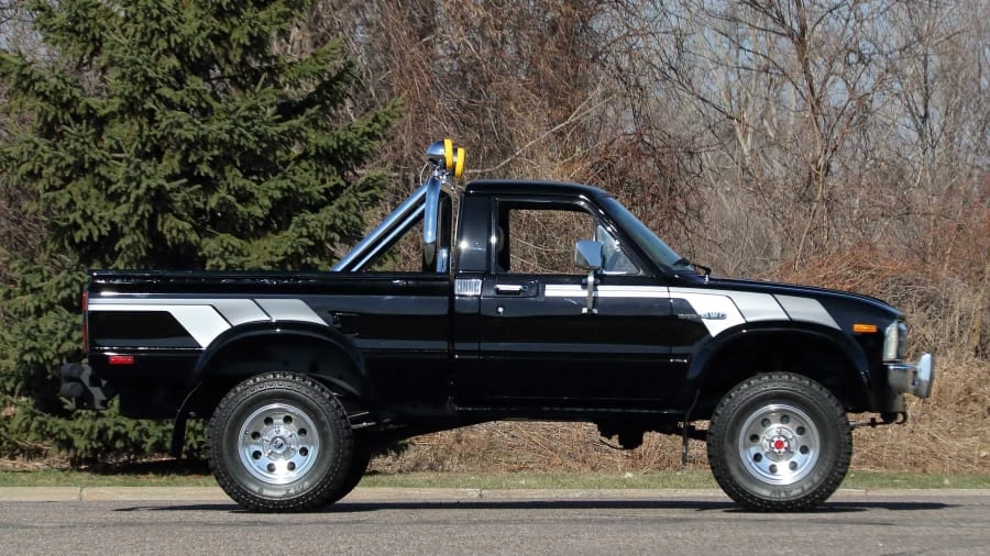 1981 Toyota Hilux 3rd Gen - Image 2 of 27