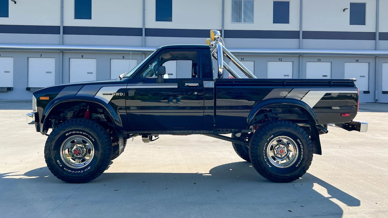 1981 Toyota Hilux 3rd Gen - Image 2 of 31