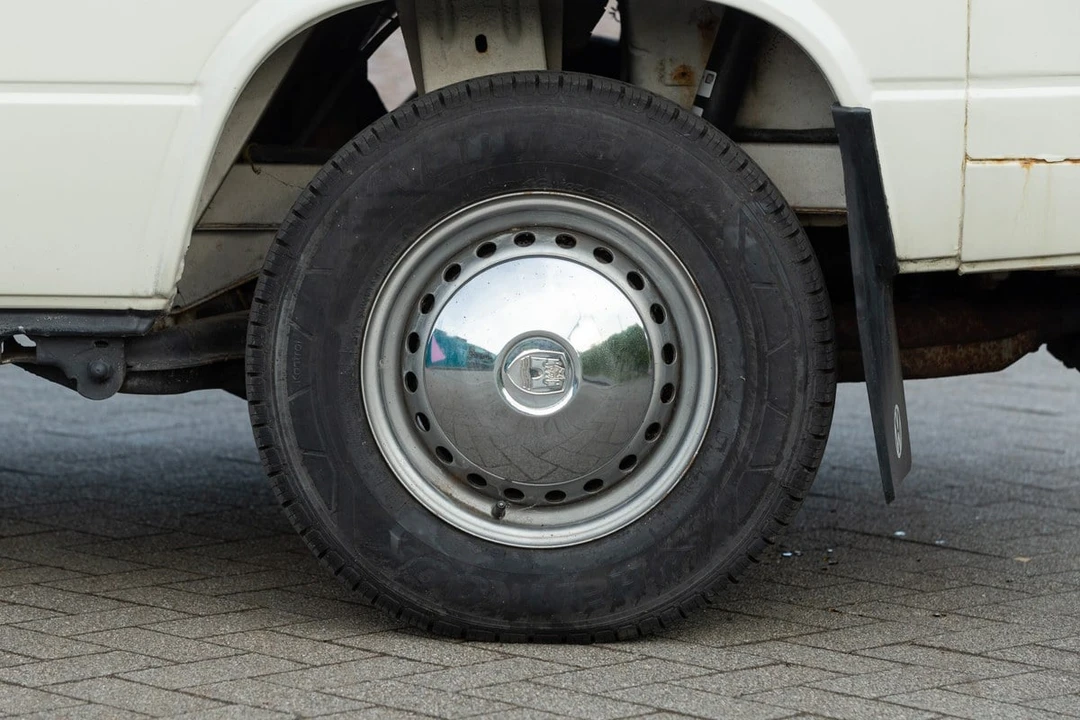 1981 Volkswagen Bay-Window Camper - Image 16 of 30