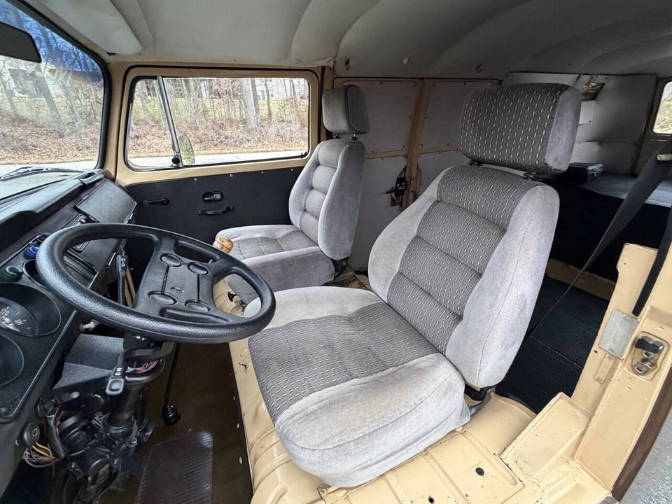 1981 Volkswagen Bay-Window Bus - Image 29 of 31
