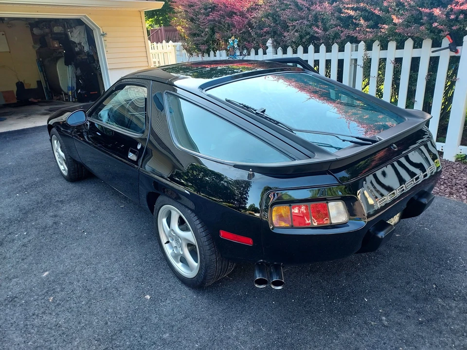 1982 Porsche 928 - Image 2 of 13