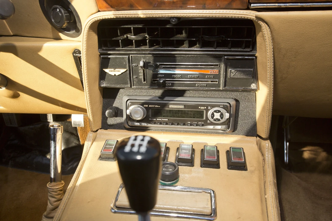 1982 Aston Martin DBS V8 & V8 & V8 Vantage - Image 15 of 31