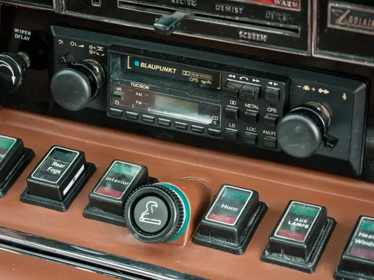 1982 Aston Martin DBS V8 & V8 & V8 Vantage - Image 14 of 22