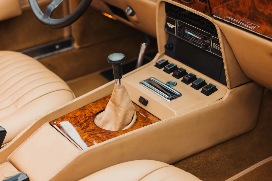 1982 Aston Martin DBS V8 & V8 & V8 Vantage - Image 19 of 31