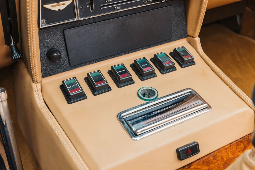 1982 Aston Martin DBS V8 & V8 & V8 Vantage - Image 22 of 31