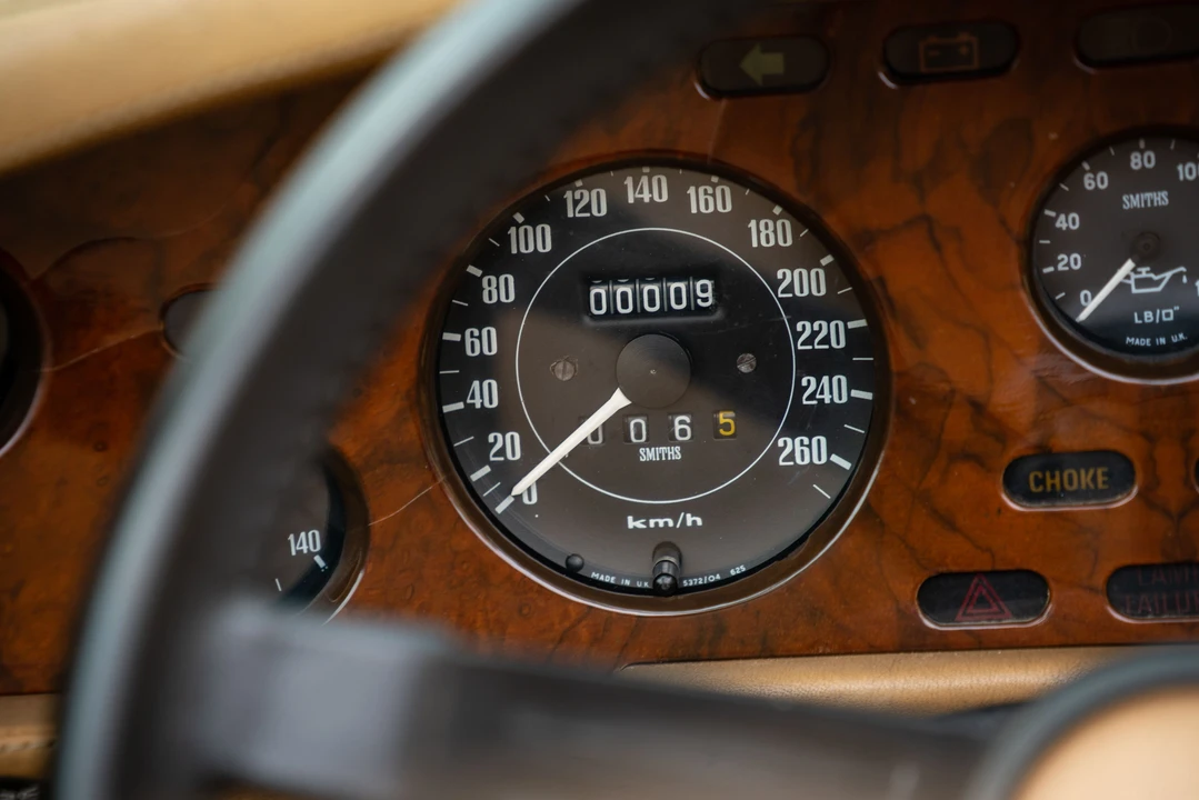 1982 Aston Martin DBS V8 & V8 & V8 Vantage - Image 28 of 31