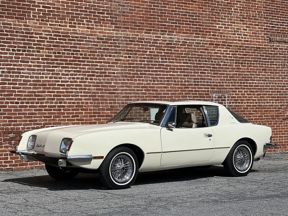 1982 Studebaker Avanti - Image 2 of 31