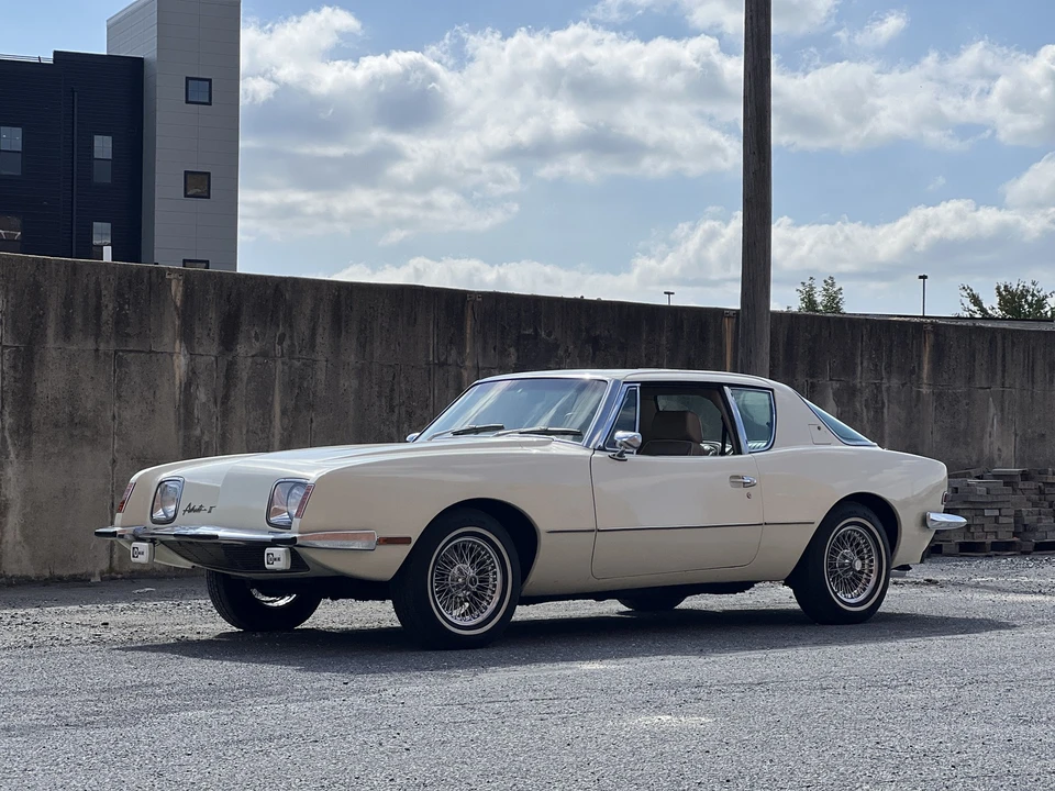 1982 Studebaker Avanti - Image 18 of 31