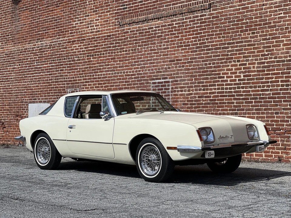 1982 Studebaker Avanti - Image 9 of 31