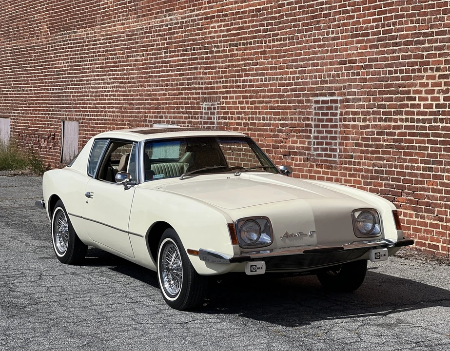 1982 Studebaker Avanti - Image 8 of 31