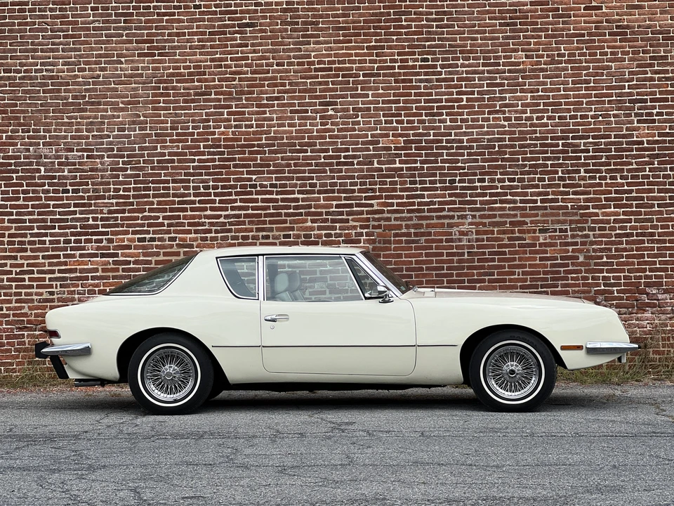 1982 Studebaker Avanti - Image 10 of 31